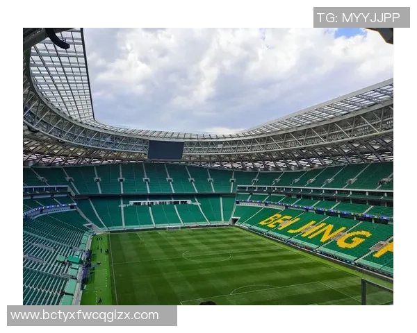 足球明星霸气手机墙纸尽显风采让你随时感受球场激情与荣耀